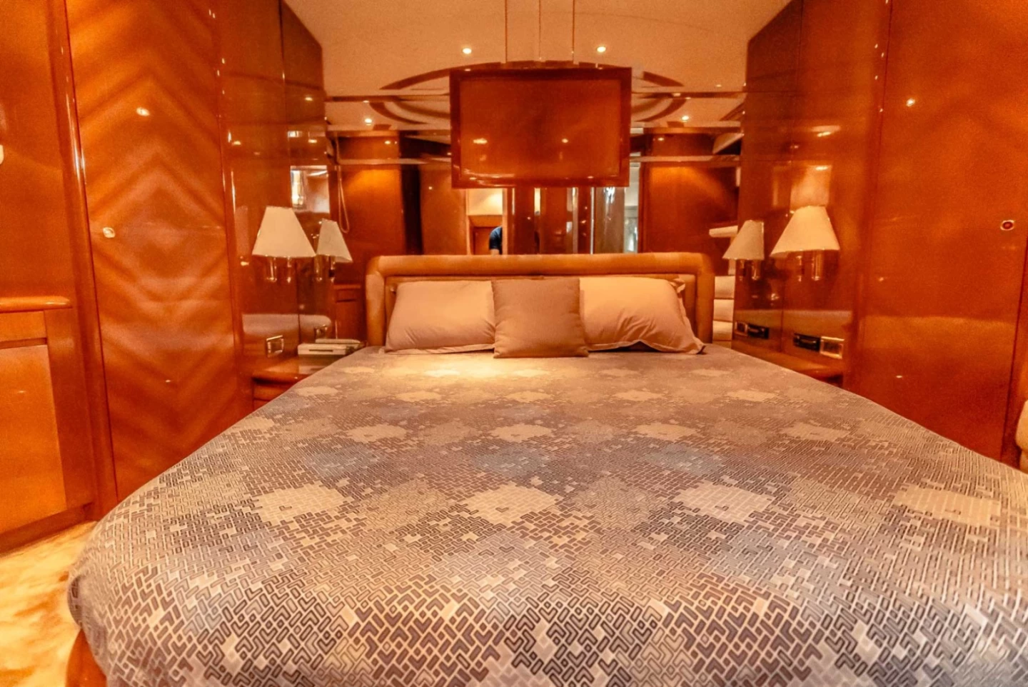 80ft Luxury Yacht View